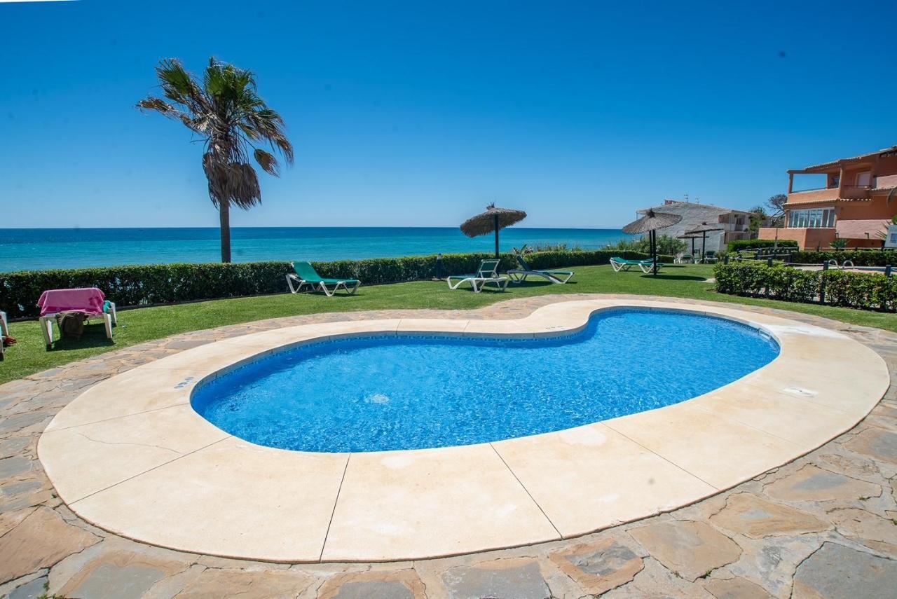 Fantastic Beachfront Apartment Estepona Luaran gambar