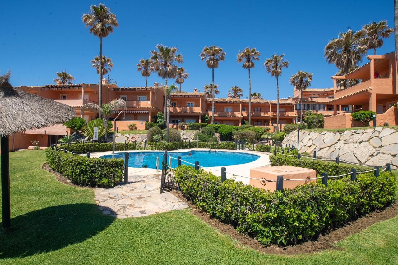 Fantastic Beachfront Apartment Estepona Luaran gambar