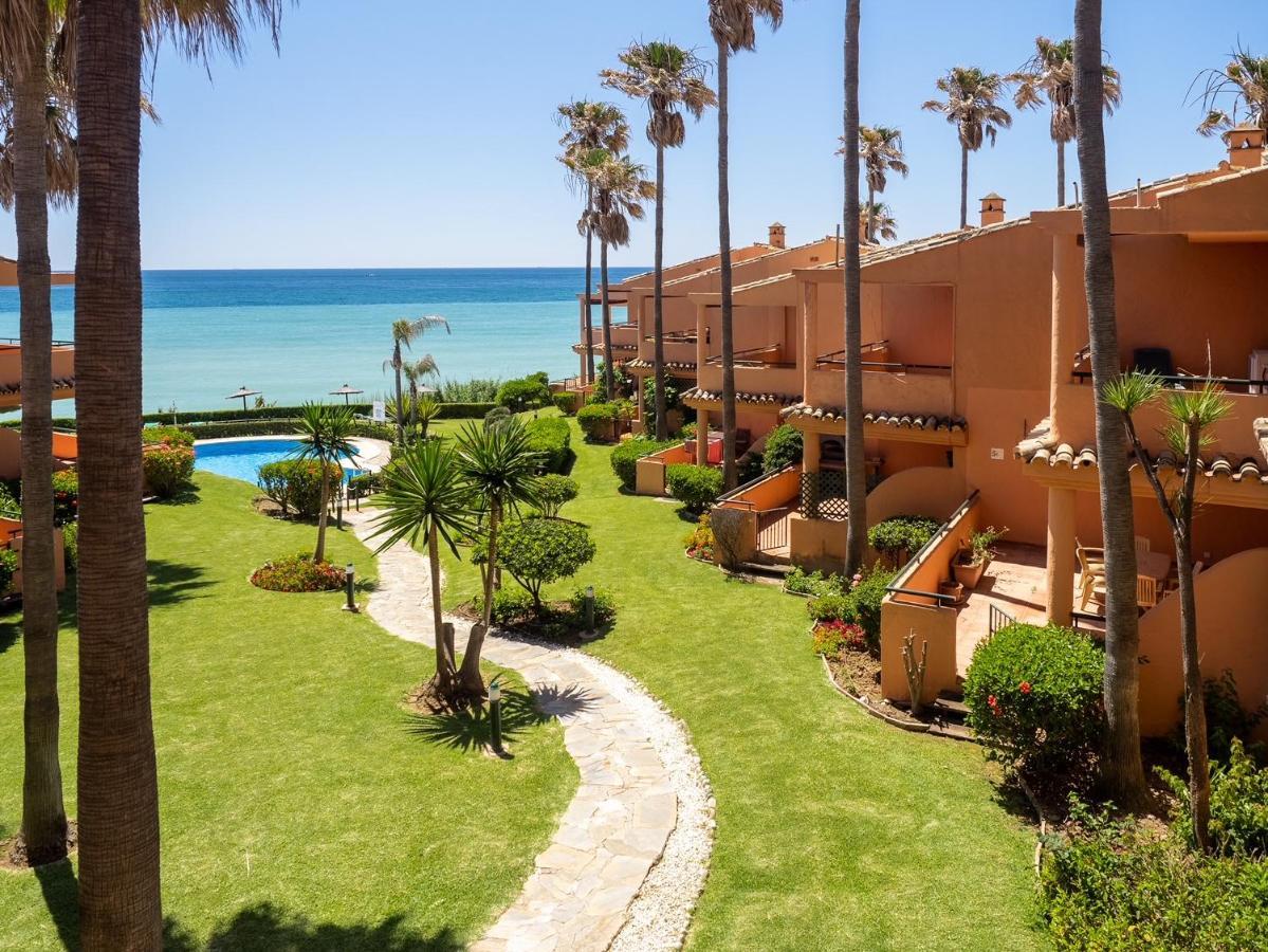 Fantastic Beachfront Apartment Estepona Luaran gambar