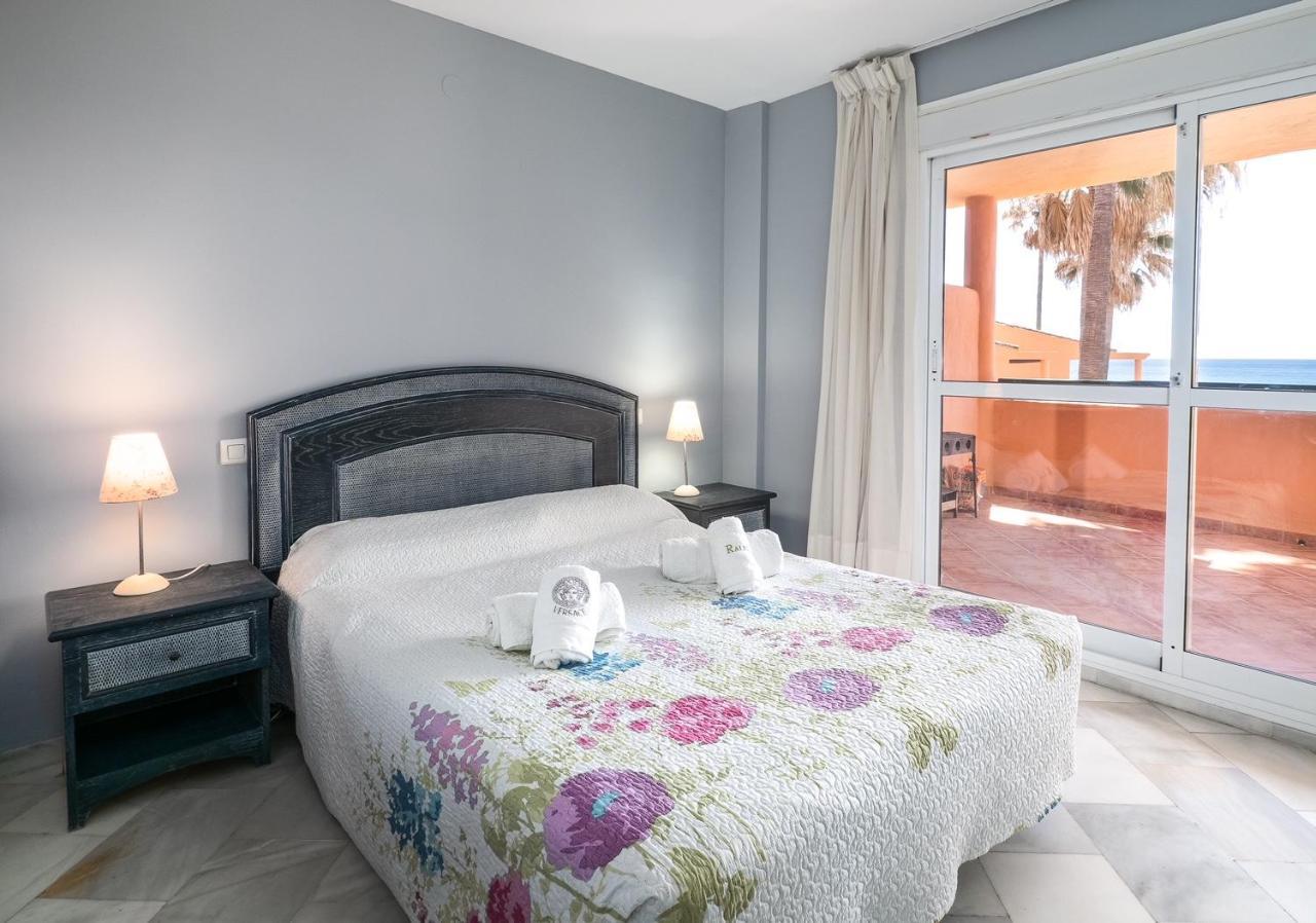 Fantastic Beachfront Apartment Estepona Luaran gambar
