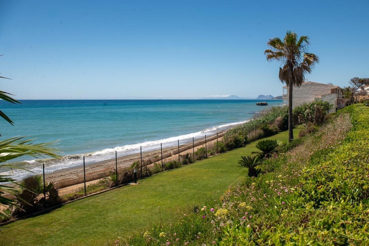Fantastic Beachfront Apartment Estepona Luaran gambar