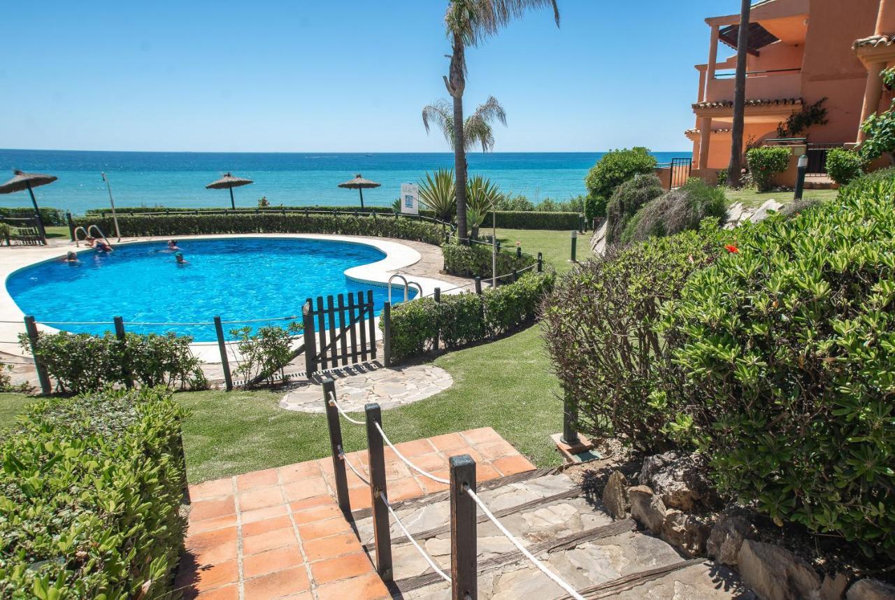 Fantastic Beachfront Apartment Estepona Luaran gambar