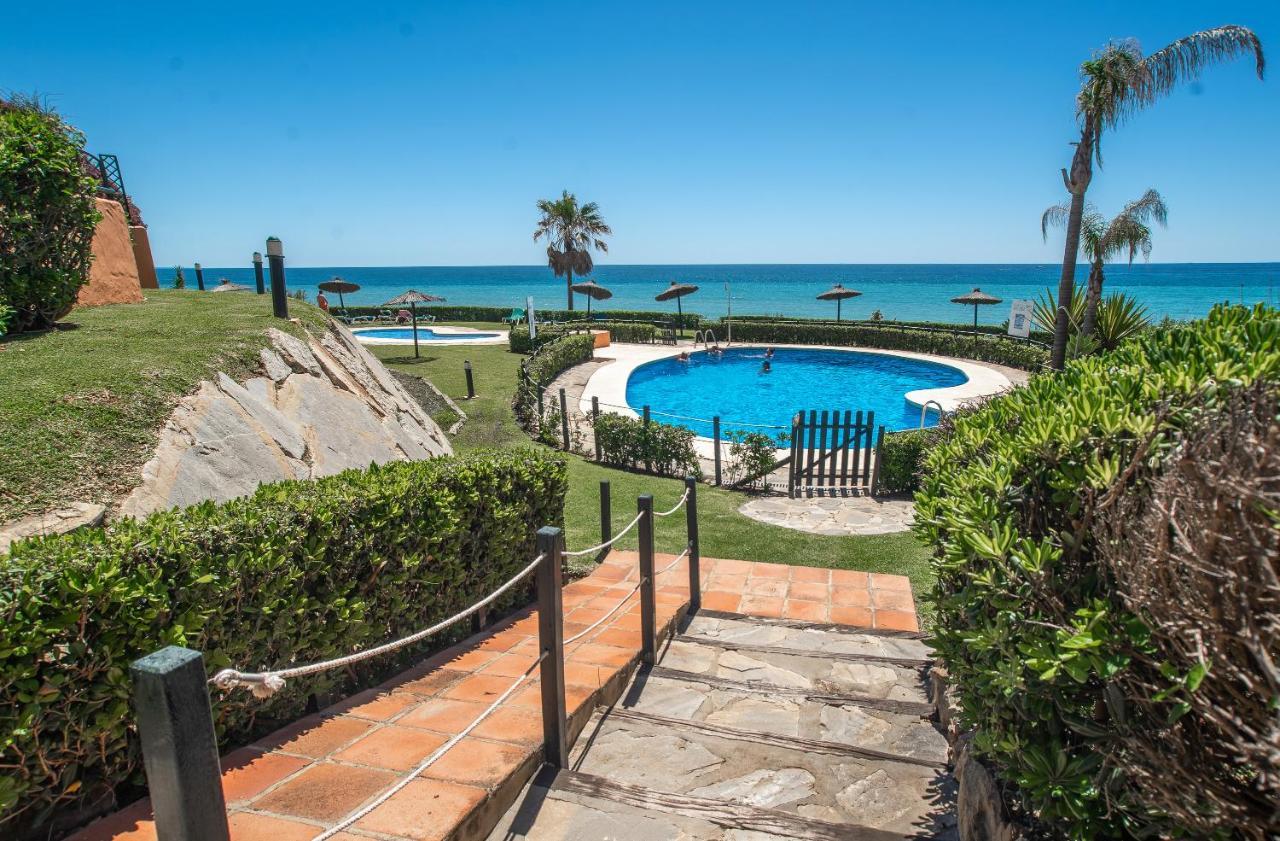 Fantastic Beachfront Apartment Estepona Luaran gambar