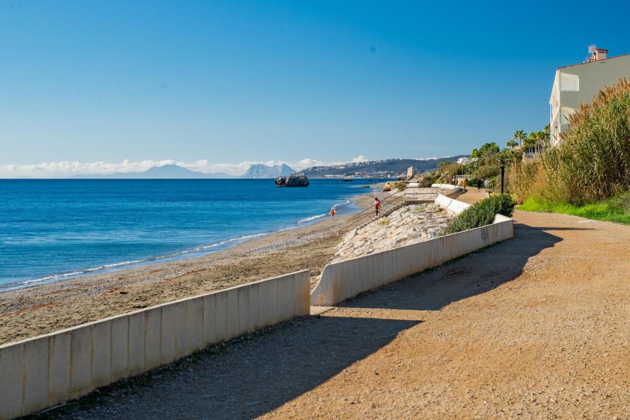 Fantastic Beachfront Apartment Estepona Luaran gambar
