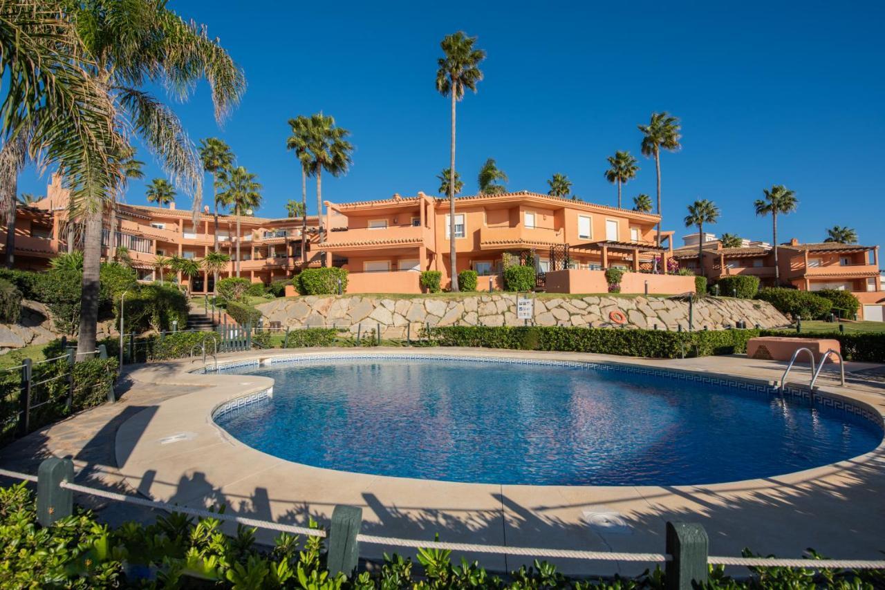 Fantastic Beachfront Apartment Estepona Luaran gambar