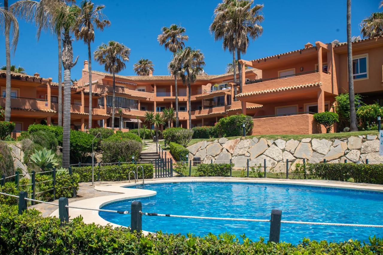 Fantastic Beachfront Apartment Estepona Luaran gambar