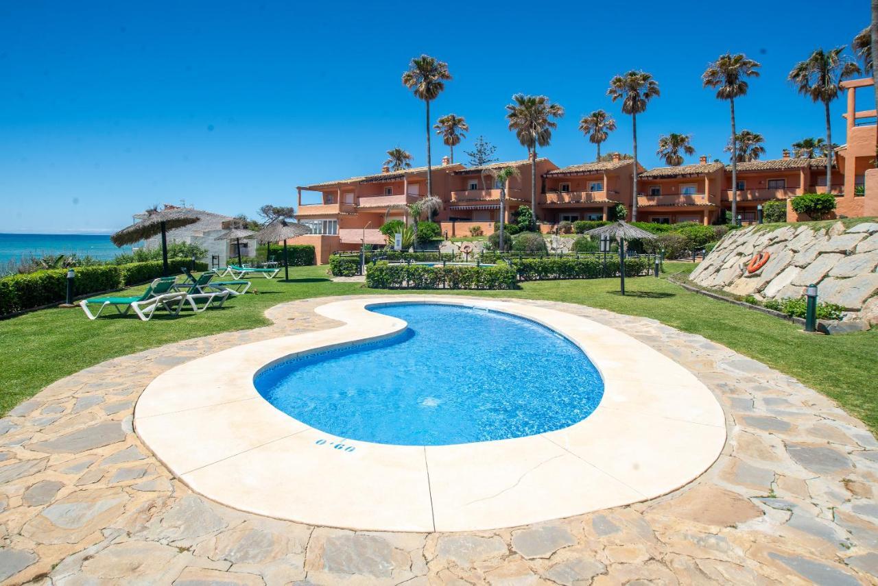 Fantastic Beachfront Apartment Estepona Luaran gambar